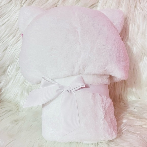 Hello Kitty Hooded Blanket - Picture 5 of 5